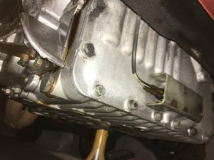 ローバーミニのエンジンオイル漏れ