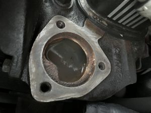 ローバーミニのサーモスタットガスケット取り付け