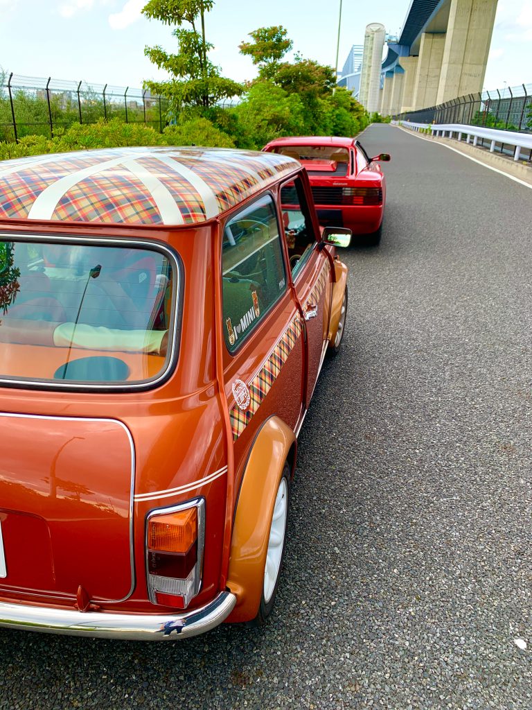 フェラーリテスタロッサとローバーミニ