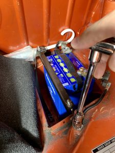 ローバーミニのバッテリー端子クリーニング