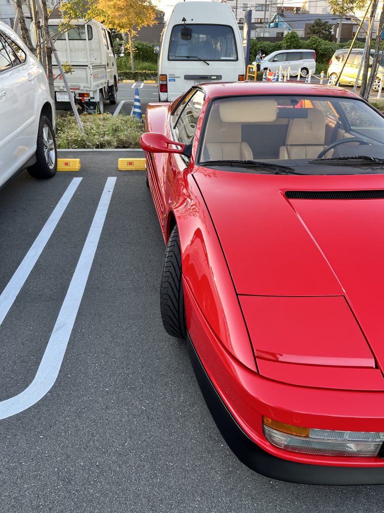 フェラーリテスタロッサの駐車