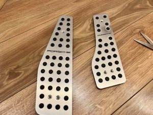 パナメーラのアルミフットペダル