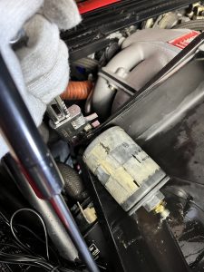 フェラーリテスタロッサの燃料フィルター交換