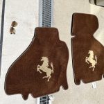テスタロッサ：アクセルペダルの注油と、ついでにフロアマット洗浄。そこで過去オーナーの遺品が見つかる。