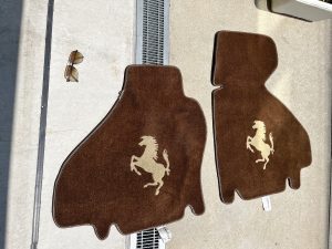 フェラーリテスタロッサのカーペット掃除