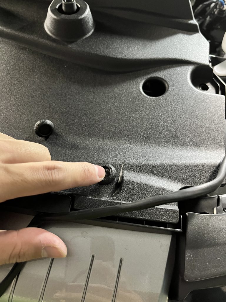 ランドクルーザー250のグリルマーカー取り付け