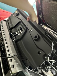 ランドクルーザー250のグリルマーカー取り付け