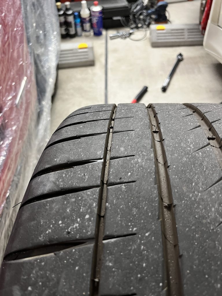 クアトロポルテのタイヤ残量チェック