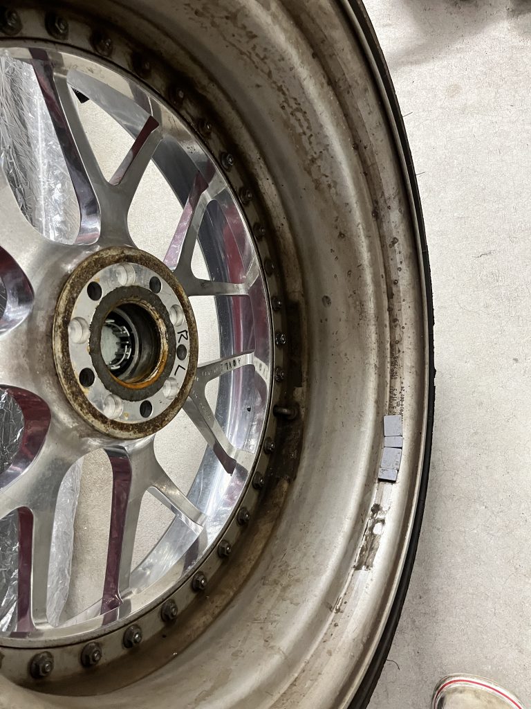 クアトロポルテのタイヤ残量チェック