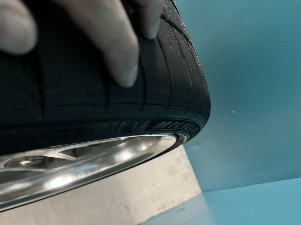 クアトロポルテのタイヤ残量チェック