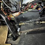 テスタロッサ：動きが渋くなってきたアクセルペダルを注油する。